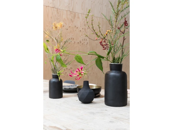 Zuiver Vaas M FARMA - Black Zwart 6 Zuiver Vaas M FARMA - Black Zwart - Afbeelding 4